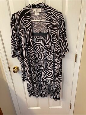 N Touch Black & White Abstract Print Open Cardigan and Skirt